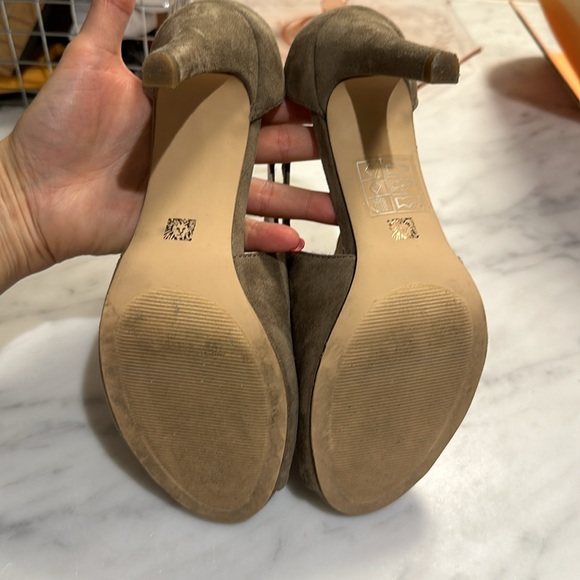 Anne Klein brown suede heels size 7.5 - Picture 4 of 4